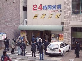 2 men fall to deaths from overhead Fukuoka parking lot